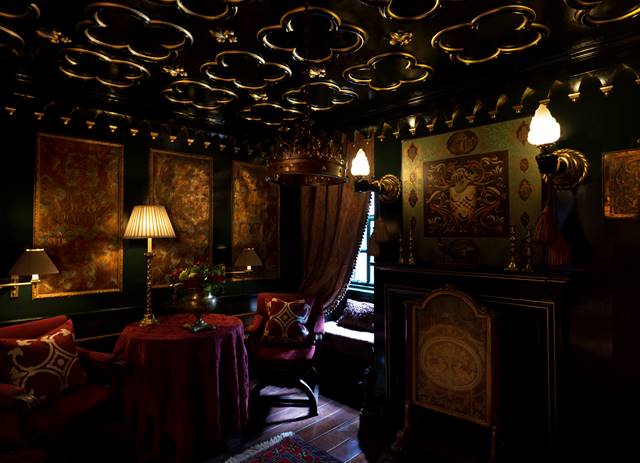 stay at the witchery in edinburgh
