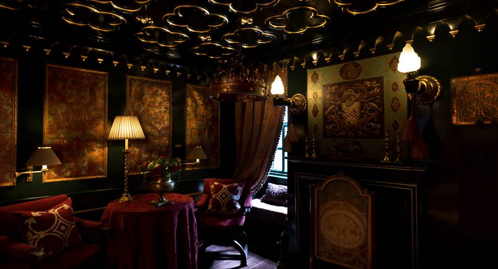 stay at the witchery in edinburgh