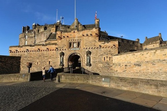 5900B9026a003 Edinburgh Castle (1)