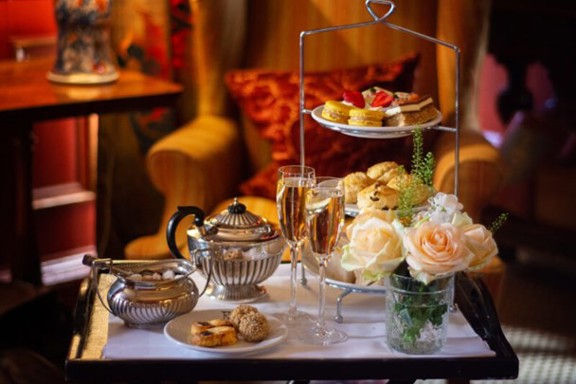 20 Romantic Things to Do in Edinburgh for Couples | The Witchery