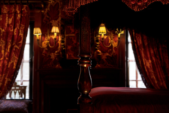 Luxurious four poster bed in 5* hotel in the heart of Edinburgh
