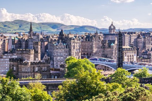 5Ce3ba174add4 Edinburgh Skyline (1)