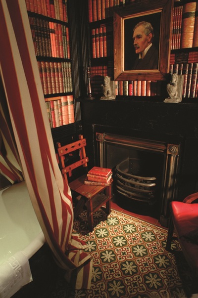 Reading nook in The Library in The Witchery in Edinburgh